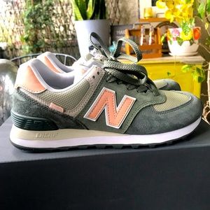 New Balance-574 Womens sneaker size 7